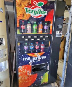 Soda vending machine a Dixie Narco 501E